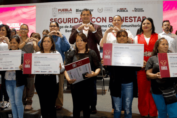 Miembros de la LXII Legislatura participan en la entrega de apoyos del Programa Obra Comunitaria