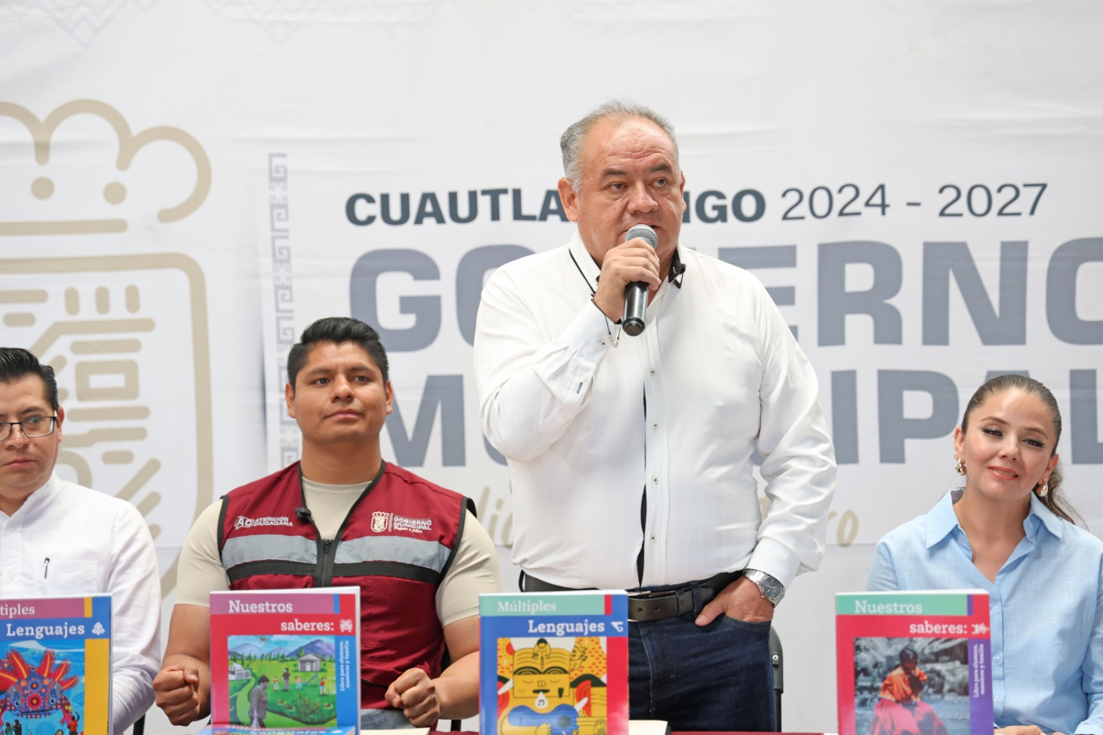 Cuautlancingo impulsa la educación con reparto de libros escolares