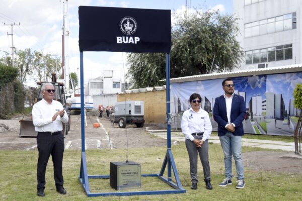 Rectora Lilia Cedillo coloca primera piedra de un nuevo edificio para la Preparatoria Lázaro Cárdenas del Río
