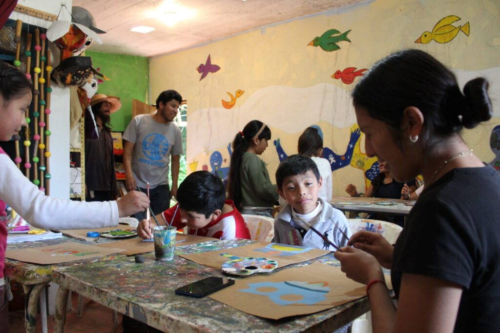 Uno de los talleres que se imparten en la Casita de Cultura Comunitaria La Semilla (FB Ocotenco-Kuautlali)